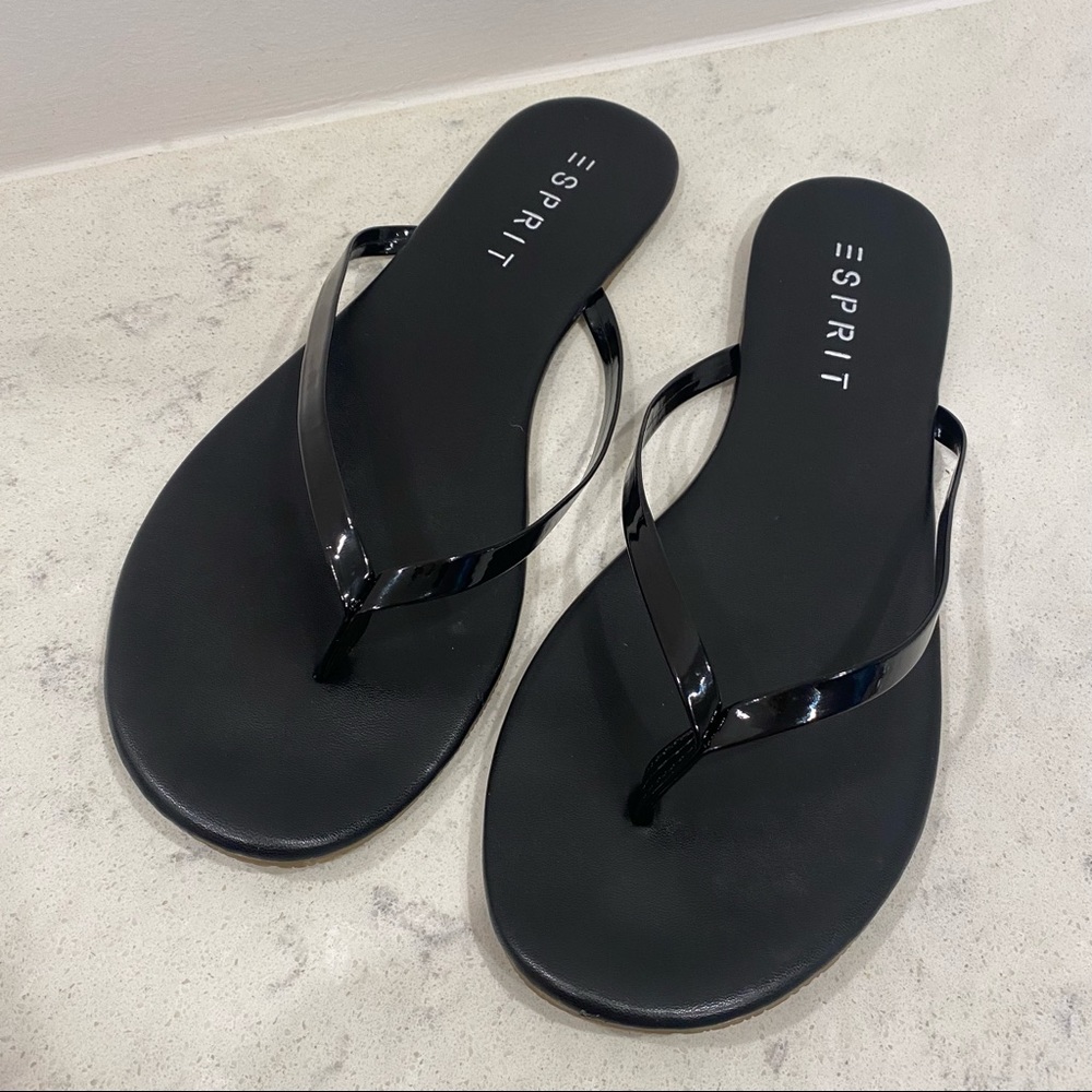 Esprit Flip Flops